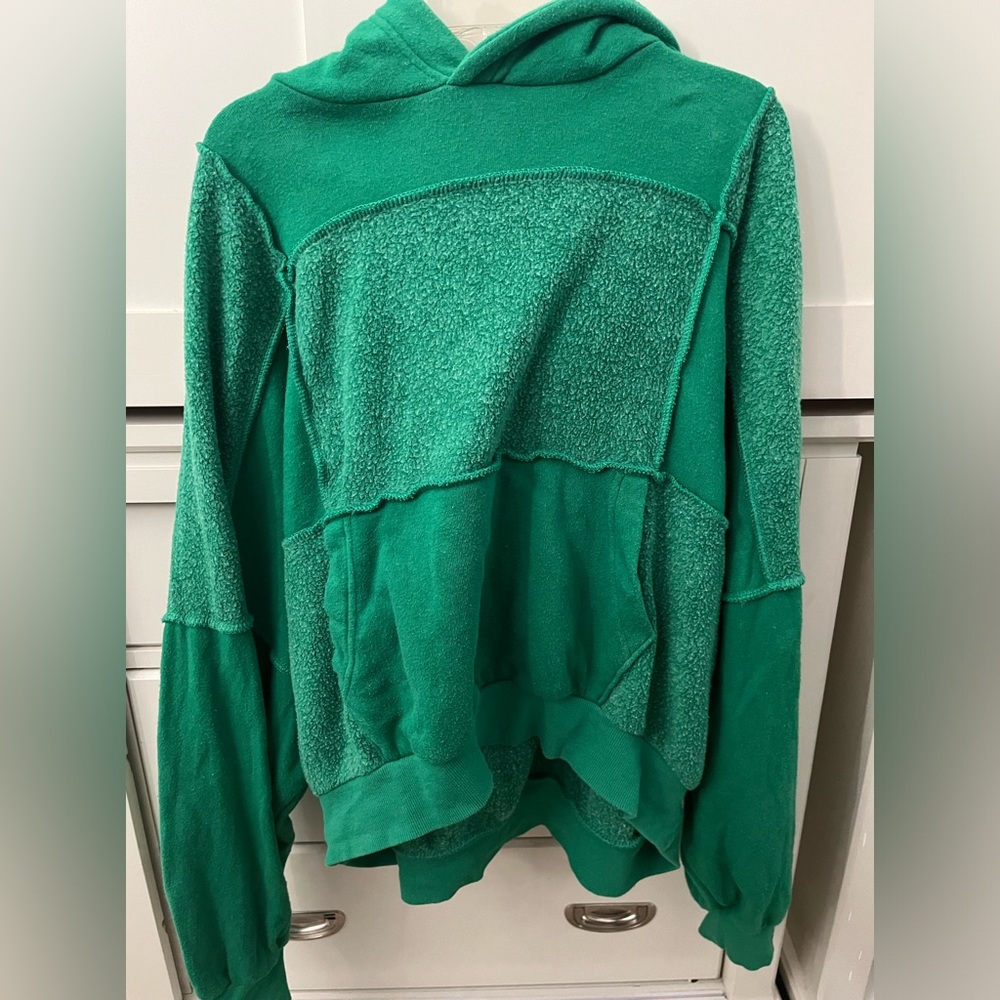 AERIE, SIZE MEDIUM, GREEN PATCH SWEATSHIRT